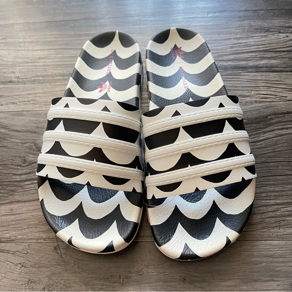 Adidas Women’s Marimekko Adilette Slides Wave Print Black and White - Picture 13 of 16